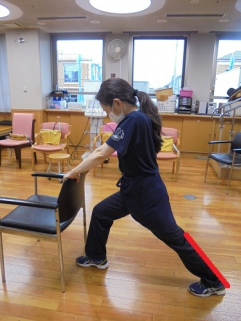 かかとをしっかりつけて