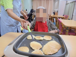 ホットプレートで焼きます♪