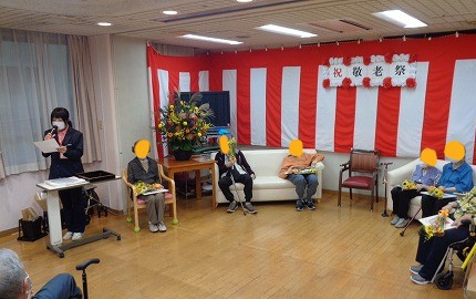 式典の様子。所長の祝辞