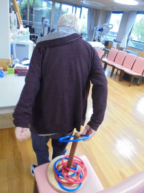 この時は体の重心が後ろになりしりもちをつきそうになります