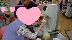　　　　　出てくる、出てくる、楽しいね