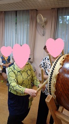　　　　　　　　『叩くの楽しいね』
