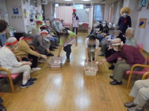 紙入れ！シンプルな競技だけど皆さん真剣です。