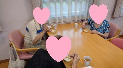 　　　　　『美味しい』と満面の笑みです。
