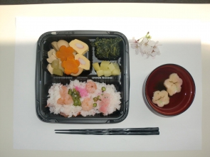 　　　　　　　　　　　　美味しさも春のいろどり