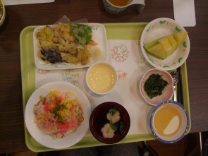  　　　　　　　              豪華な祝い膳♡　食べきれるかな～