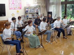 東大泉デイでは初めての二胡演奏会がスタート！