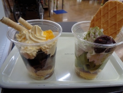 パフェの見本は職員が担当しました！！