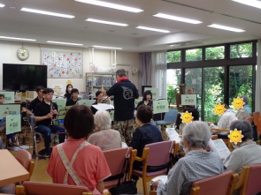 演奏に合わせて歌いましょう～♪