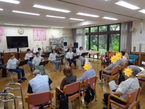 フロア全体に優しい音色が響き渡りました