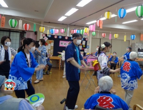 最後は盆踊りで大盛り上がり！