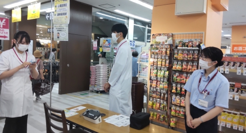 イオン薬局さんとの出張相談会の様子です