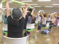 タオルを使って上肢の体操