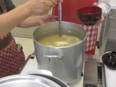 美味しい豚汁調理中。