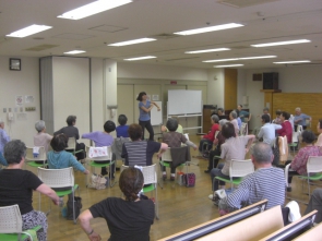 足踏みをして下肢の体操