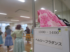 廊下から見てます。