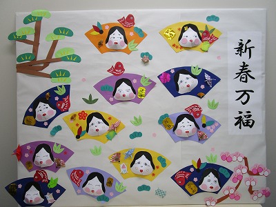 壁面制作応援団作品・お福さんの扇飾り
