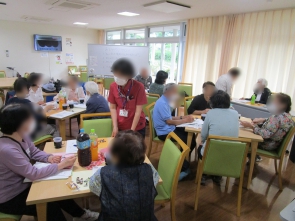 　どのテーブルも和気あいあい