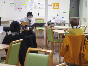 ♪フォークソングを弾き語り