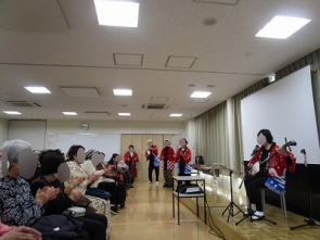 生の三味線と民謡！大迫力でした