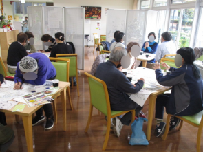 どのテーブルもお話が盛り上がっています