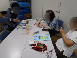 テーブルごとにお話も盛り上がります