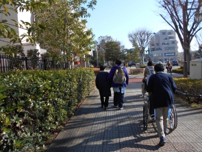 ボランティアさんの力も借りて