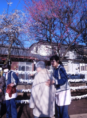 晴天のもと、梅の花もお見事で・・・