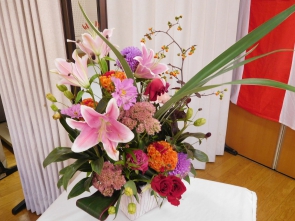 式典にはキレイな盛り花も・・・