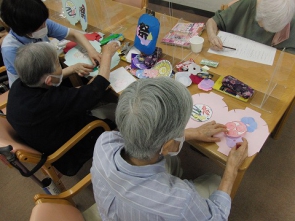 納涼祭に向けた提灯作り