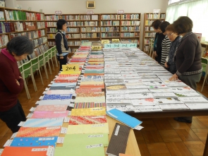 中学生の和綴じ作品を見て