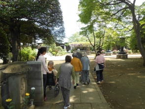 ちょっと奥のお地蔵様も