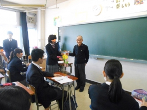お互いテレながら