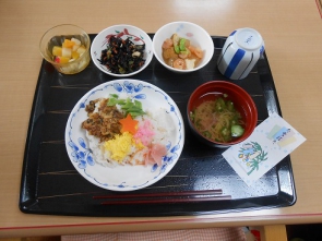 7月7日（火）七夕の昼食は、「七夕ちらし」でした。