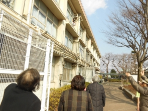 中学生が歩行訓練の応援をしてくれました。