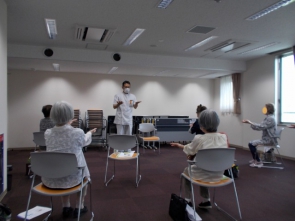 　　　　姿勢が体に与える影響（平和台図書館）