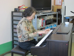 ピアノが優しく皆さんを先導してくれます。