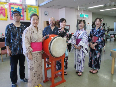 職員は衣装でも盛り上げますよ。