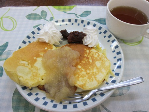 手作りリンゴジャムに注目です。