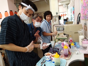 かき氷班も楽しんでいます♪