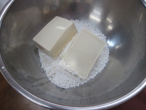 白玉粉1袋にお豆腐１丁で柔らかい生地に。