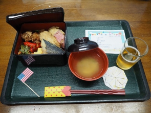 2日目の昼食（おいなりさん）