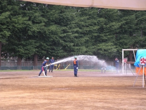 的を正確にとらえます。お見事！！！