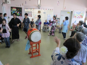 たくさんのお客様が輪に入ってくれて一緒に踊ってくれましたよ。