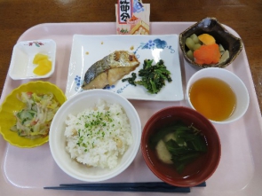 昼食は豆ごはん