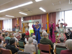 踊りもステキですが、毎回素敵な衣装にうっとりです。