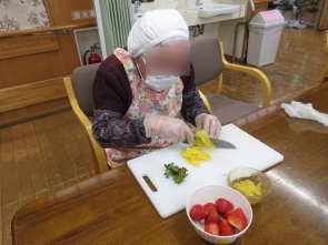 つまみ食いは禁止ですよ。