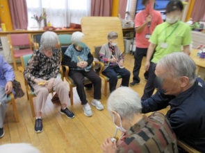 お玉で運ぶものも、徐々に難しくしてあります( *´艸｀)