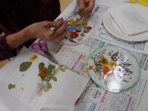 ピンセットでそっと置いていきます