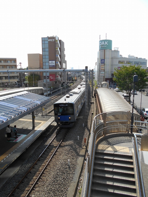 大泉学園駅デッキからの池袋線☆